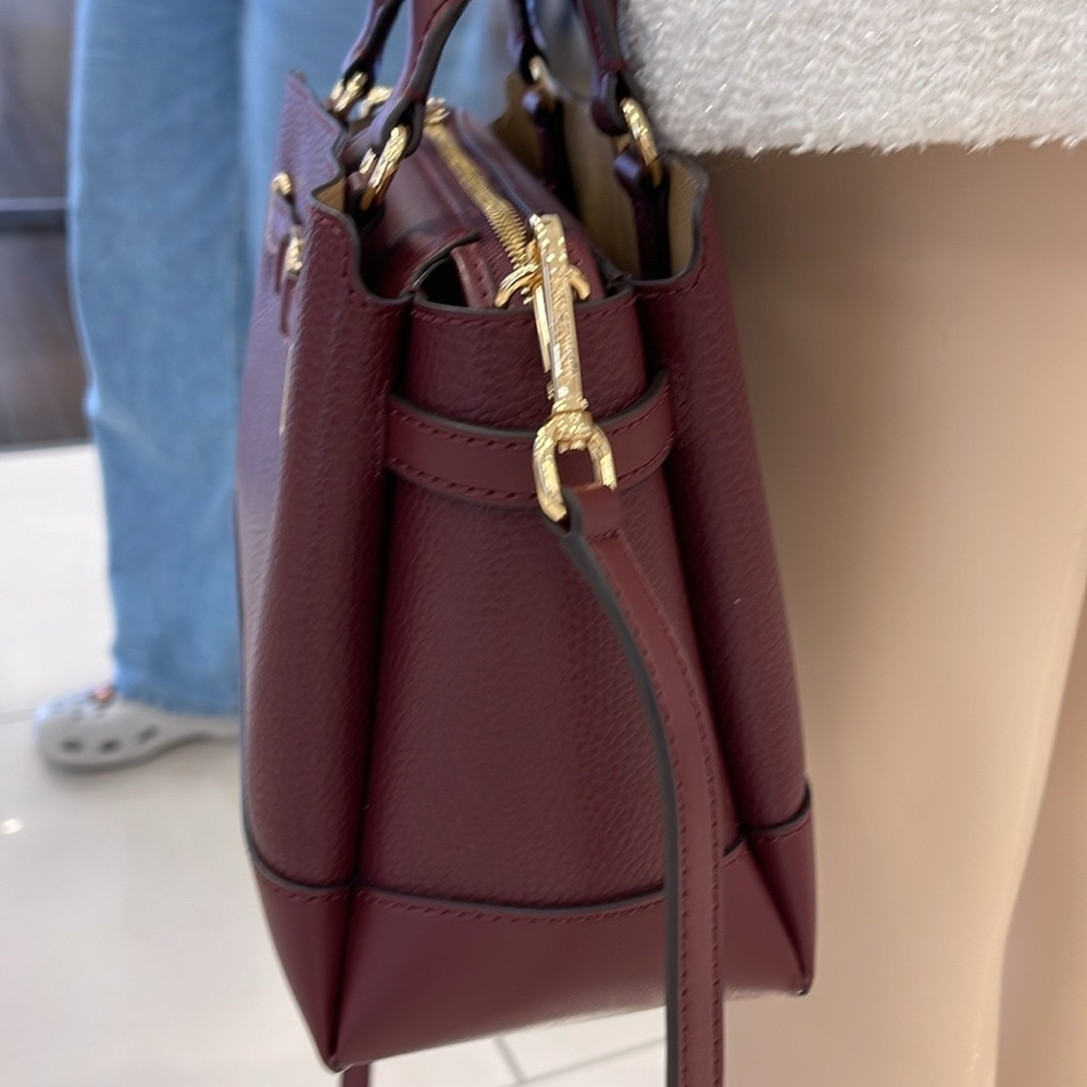 Michael Kors Reed Small Satchel Crossbody Center Zip Bag
Color: OXBLOOD 
NWT - Picture 9 of 16